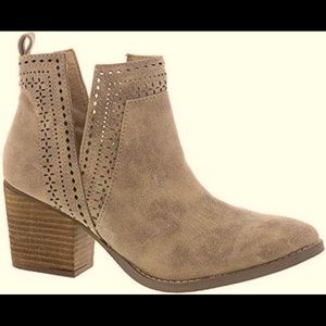 Women’s NOT RATED SHAINA ANKLE BOOTIES 👢 size 10